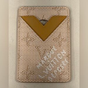 Like new Louis Vuitton card holder iPhone, magnetic LV wallet